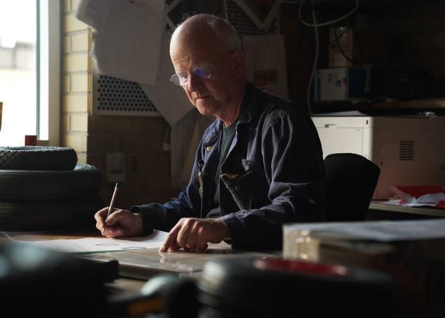 Startede som fejedreng – efter 47 år går han på pension